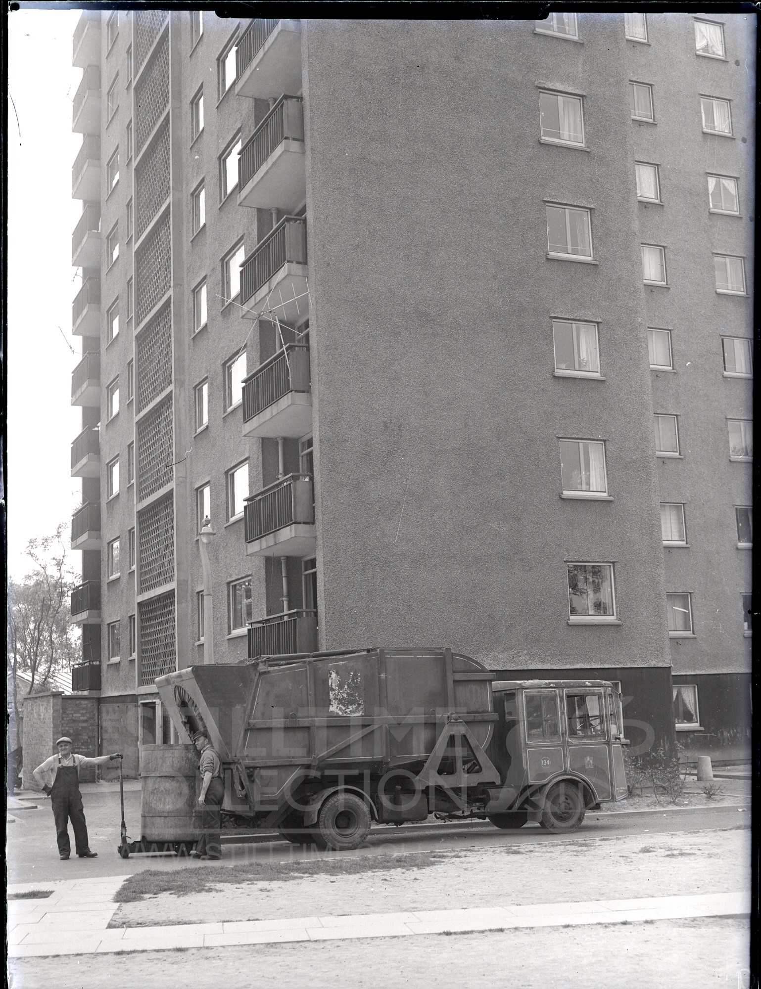 waste rubbish trash garbage refuse tpt transport truck lorry wagon s d