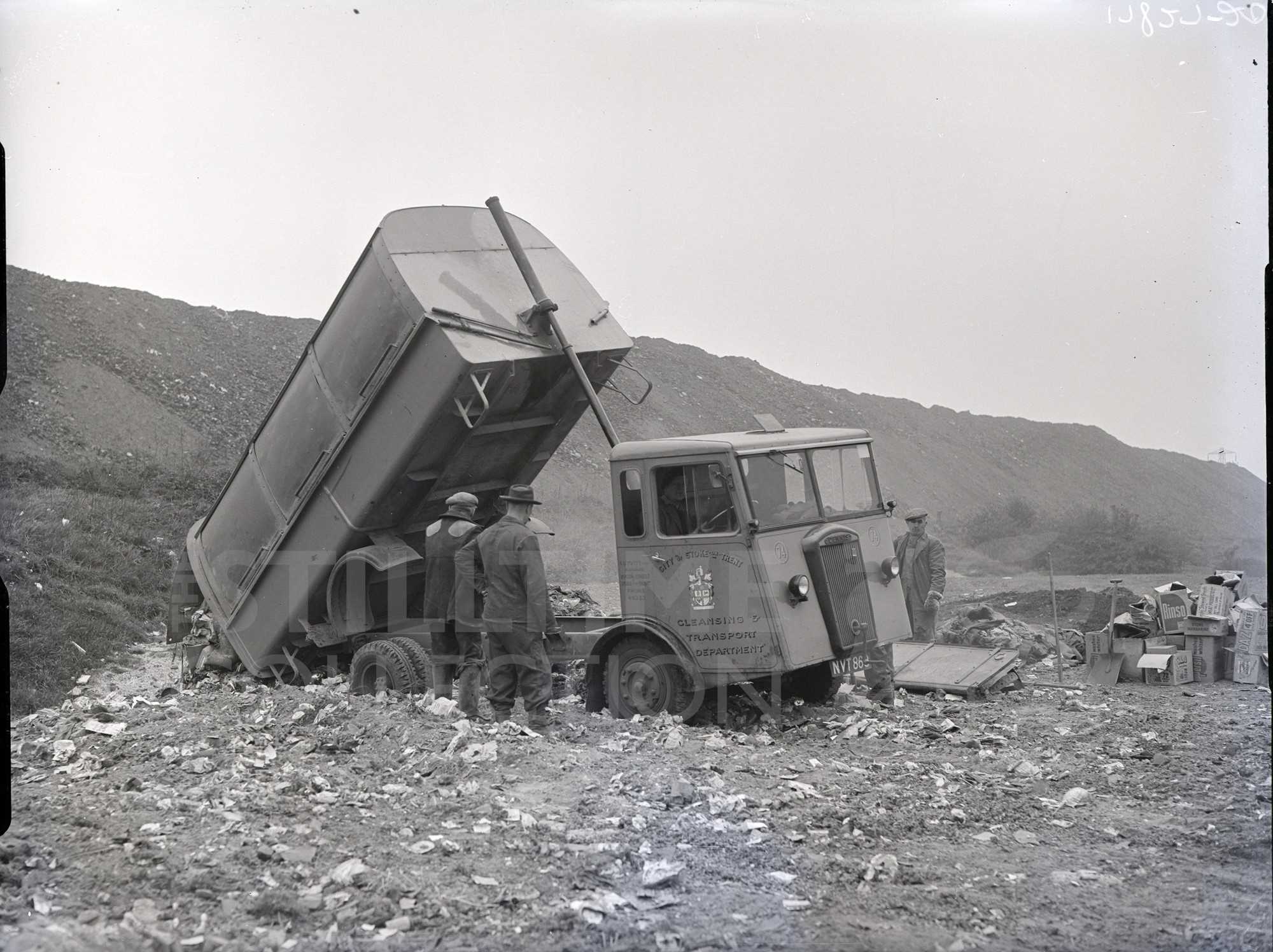 waste rubbish trash garbage refuse tpt transport truck lorry wagon