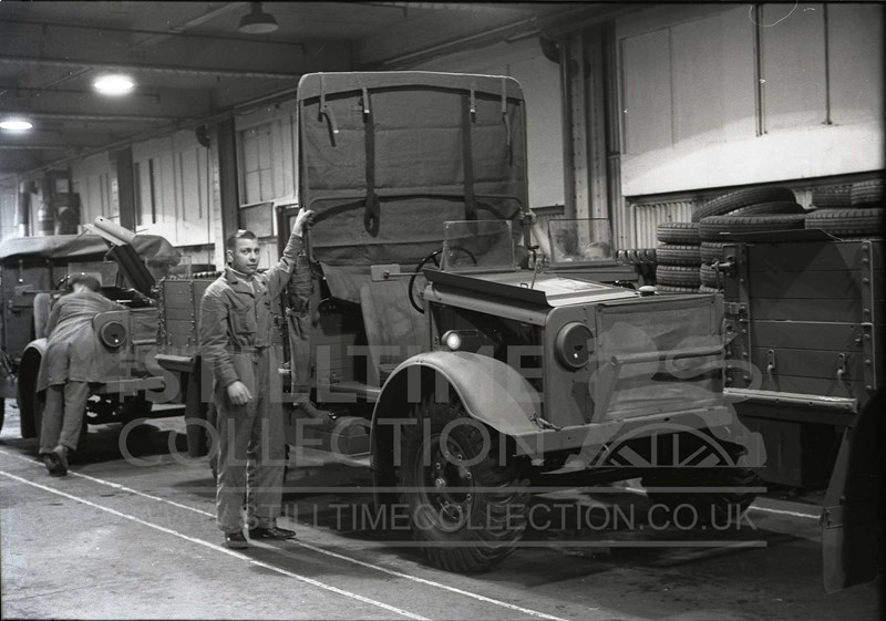 tpt transport truck lorry wagon bedford factory ww2 world war soldier
