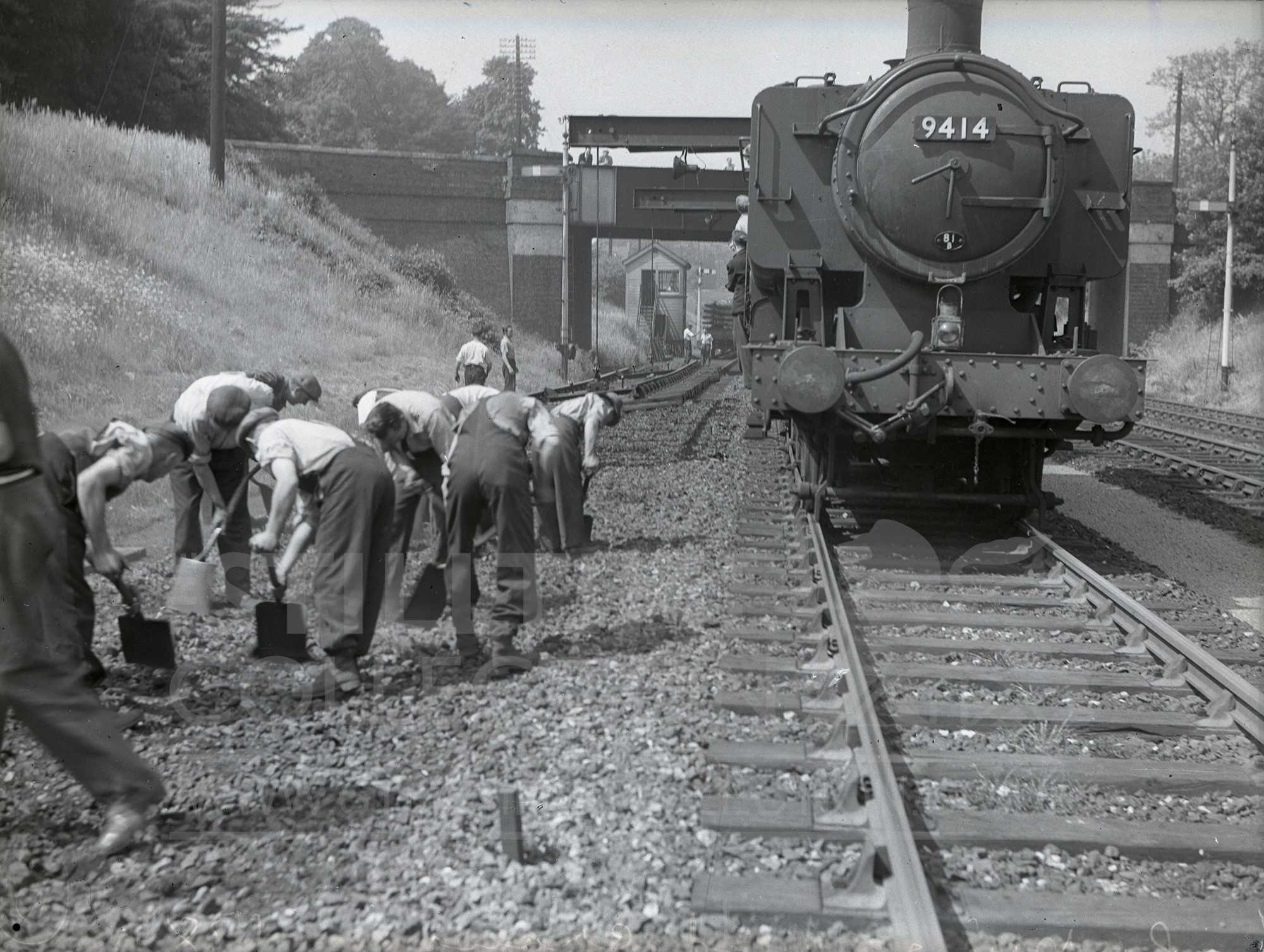 tpt train railway track laying at Twyford western region GWR saddle